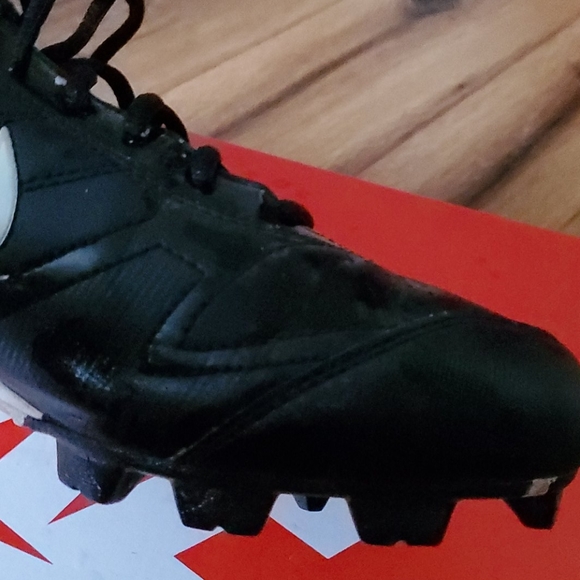 Cleets - Picture 3 of 4